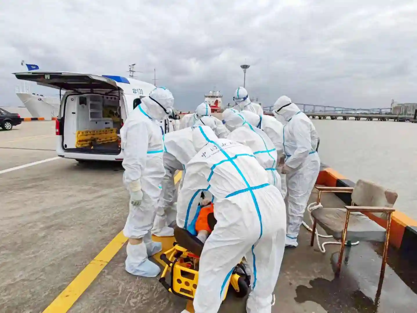 6名中外籍海员伤病需紧急就医，上海外高桥边检开通绿色通道